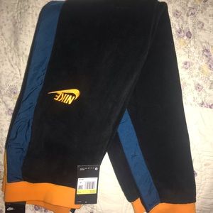 Woman’s Nike size small joggers NWT